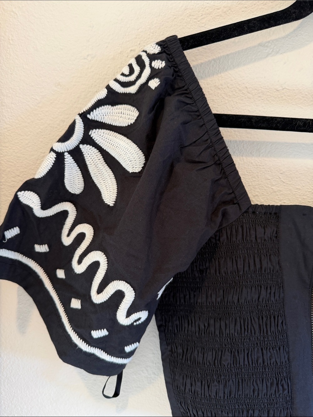 Cleobella Black Puff Sleeve Embroidered Crop Top - Picture 10 of 10